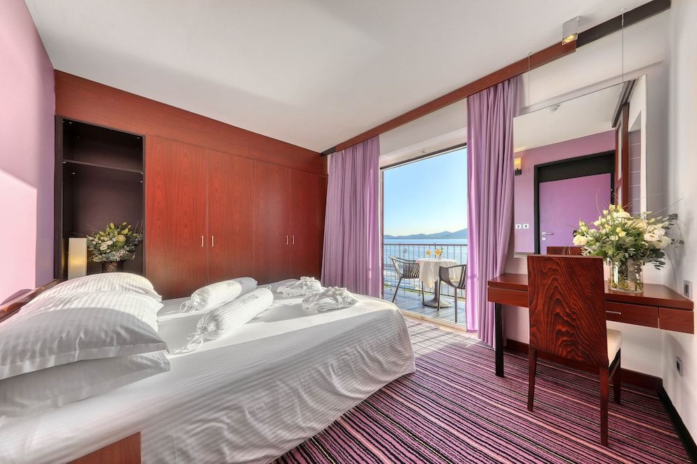 Basic Suite, Balcony (Sea View)