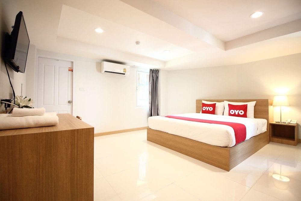 Super OYO 483 Pannee Hotel Khaosan Deluxe Double Room 2