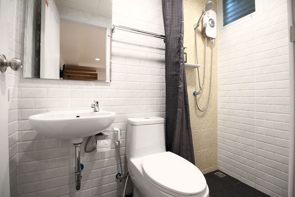 Super OYO 483 Pannee Hotel Khaosan Superior Double Room 8