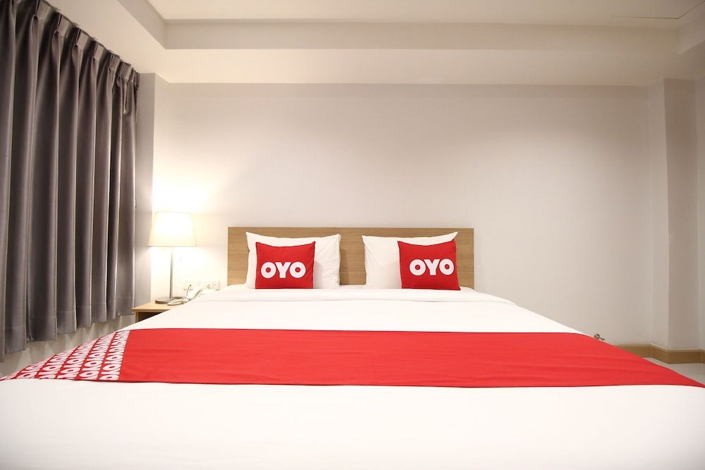 Super OYO 483 Pannee Hotel Khaosan Superior Double Room 6