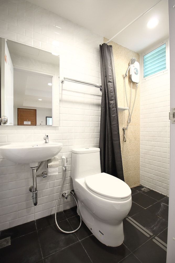 Super OYO 483 Pannee Hotel Khaosan Deluxe Double Room 8