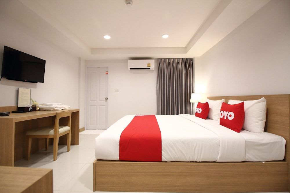 Super OYO 483 Pannee Hotel Khaosan Superior Double Room 7