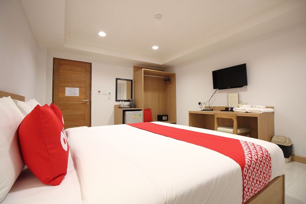 Super OYO 483 Pannee Hotel Khaosan Superior Double Room 2