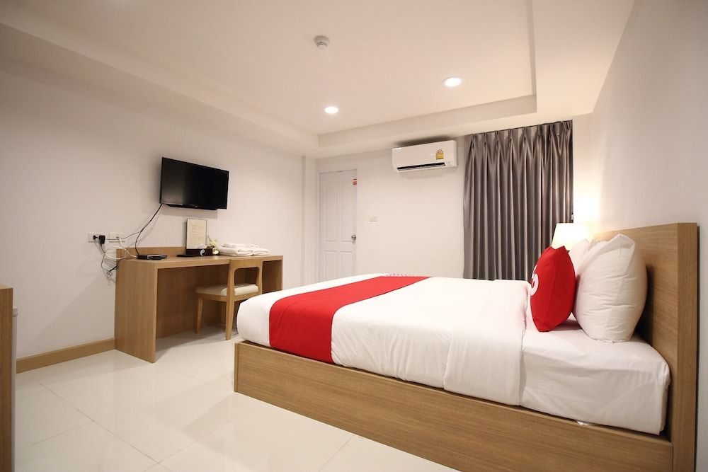 Super OYO 483 Pannee Hotel Khaosan Superior Double Room 5