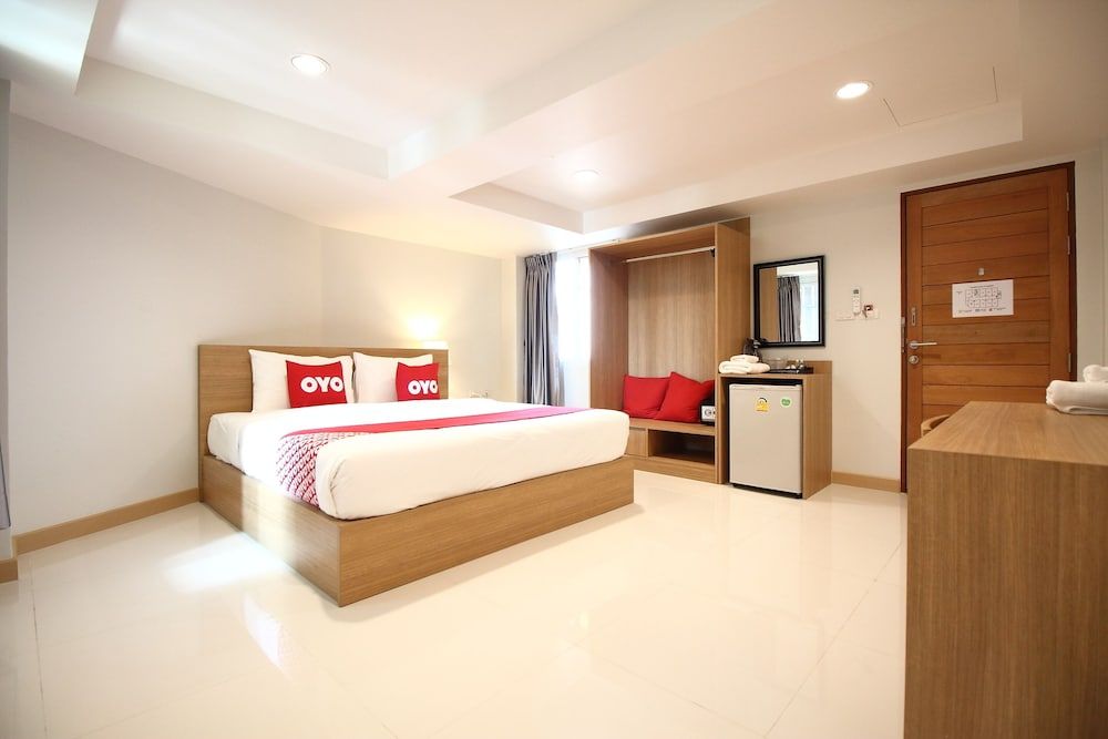 Super OYO 483 Pannee Hotel Khaosan Deluxe Double Room