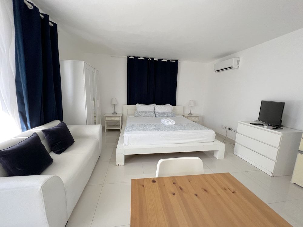 Deluxe Studio Suite