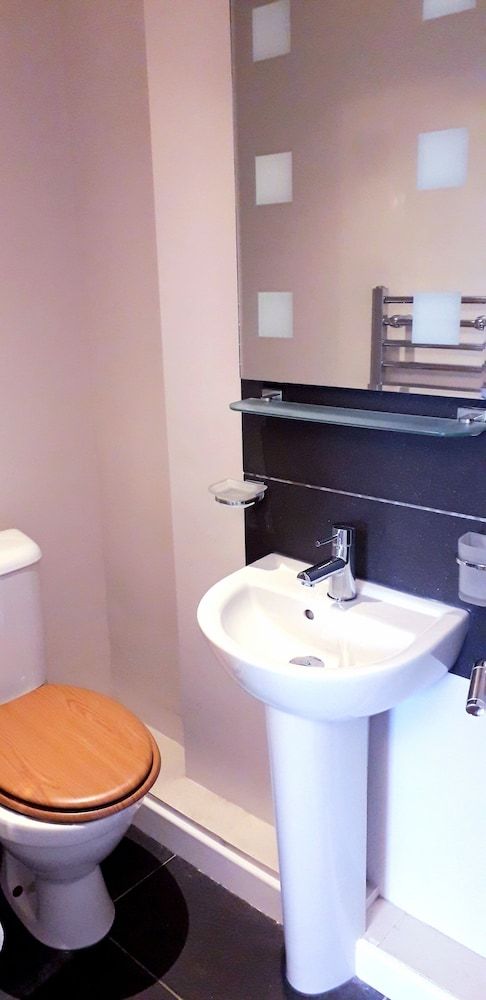 The Railway Hotel Room (The Ratcliffe) 4