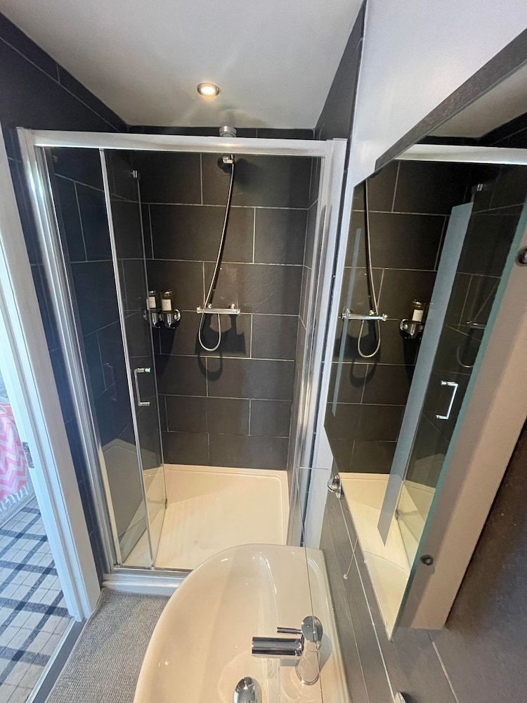 The Railway Hotel Twin Room 5