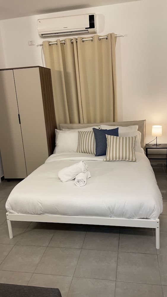 Standard Studio (Unit 1)
