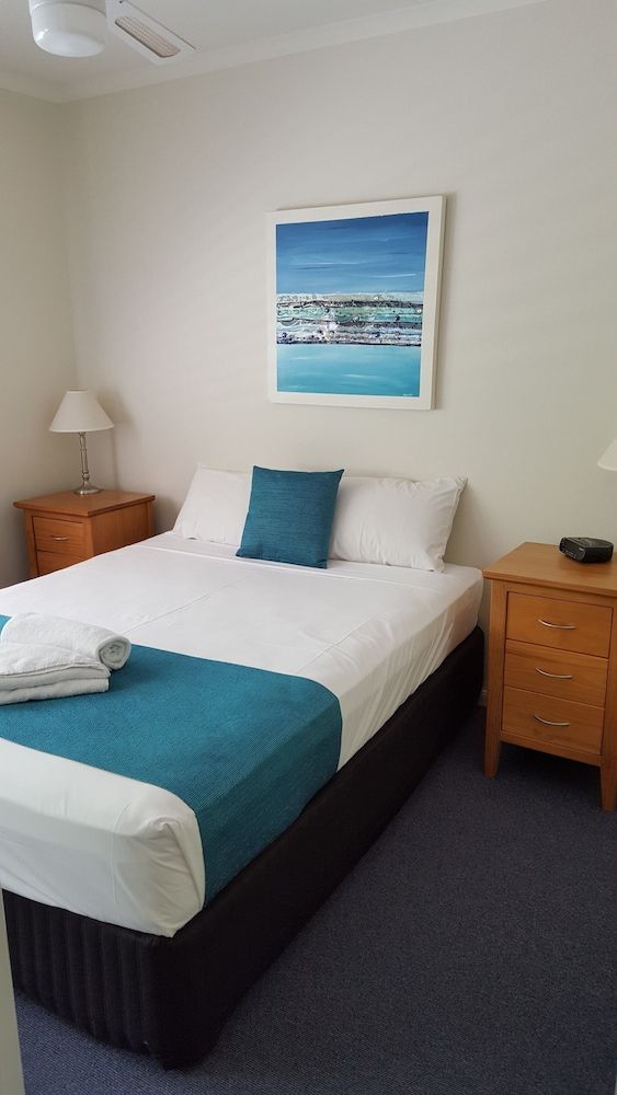 Three Bedroom Ocean View Apartment with Rooftop Hot Tub