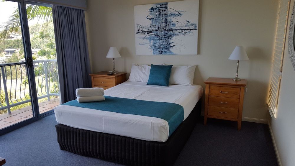 Three Bedroom Ocean View Apartment with Rooftop Hot Tub