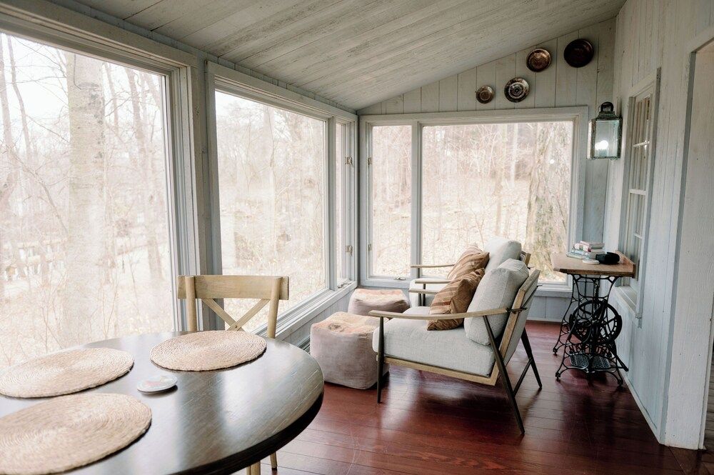 The Morris Estate Cabin, 1 Queen Bed, Non Smoking, Fireplace (Red Horse Inn) 2