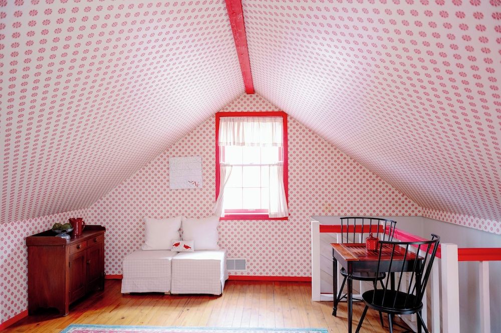 The Morris Estate Cabin, 1 Queen Bed, Non Smoking, Fireplace (Red Horse Inn) 5