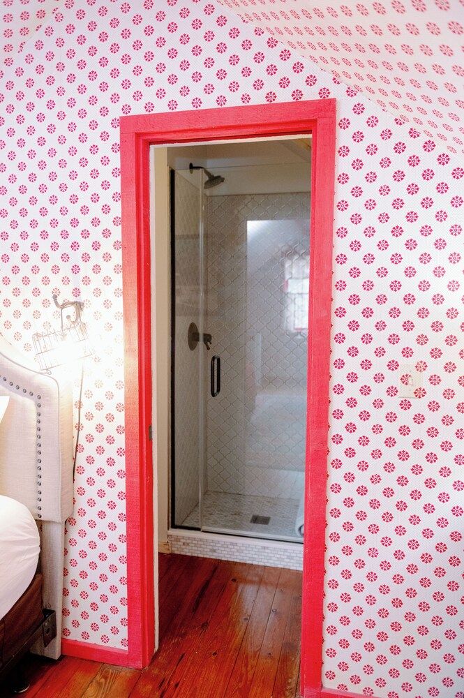 The Morris Estate Cabin, 1 Queen Bed, Non Smoking, Fireplace (Red Horse Inn) 4