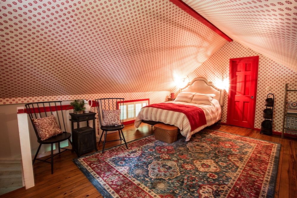 The Morris Estate Cabin, 1 Queen Bed, Non Smoking, Fireplace (Red Horse Inn)