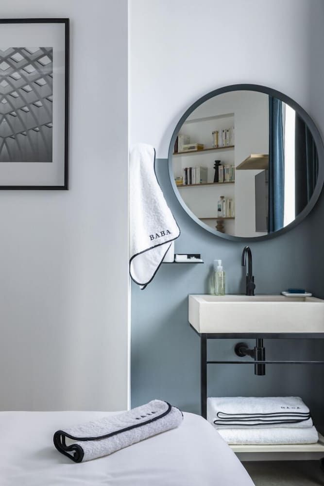 Baba Hotel Economy Double Room, Ensuite, City View 7