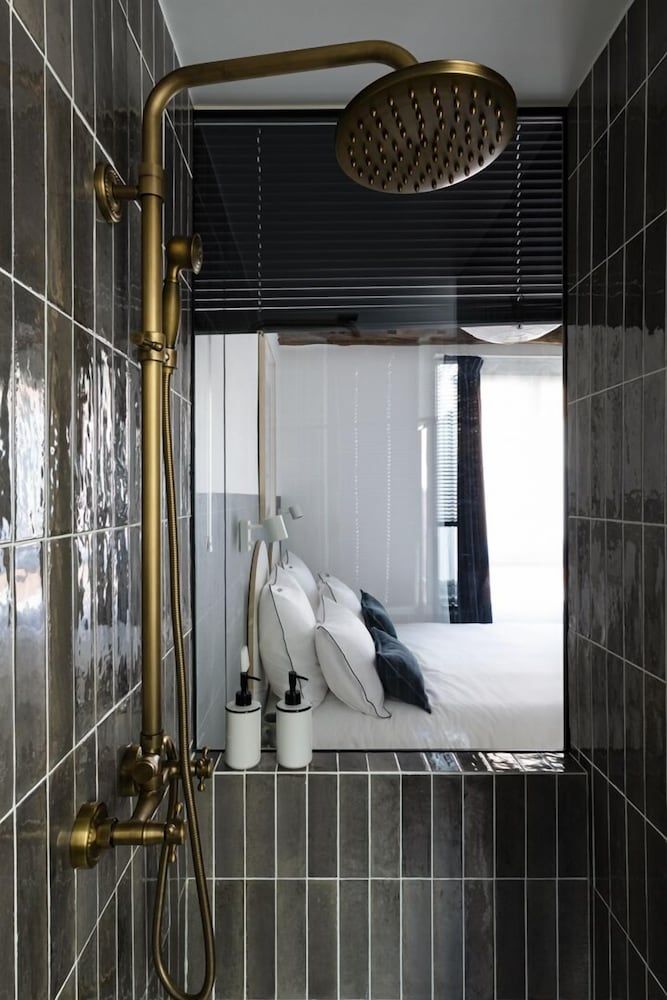 Baba Hotel Standard Double Room, Ensuite, City View 7