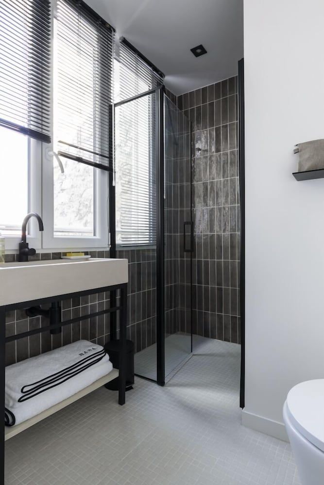 Baba Hotel Standard Double Room, Ensuite, City View 8