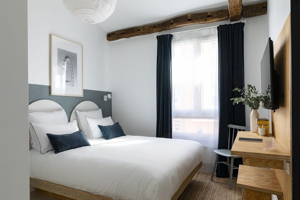 Baba Hotel Standard Double Room, Ensuite, City View 5