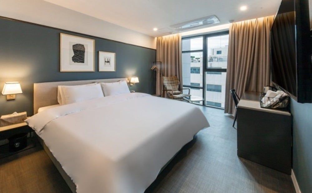 undefined Brown Dot Hotel Deokcheon 4