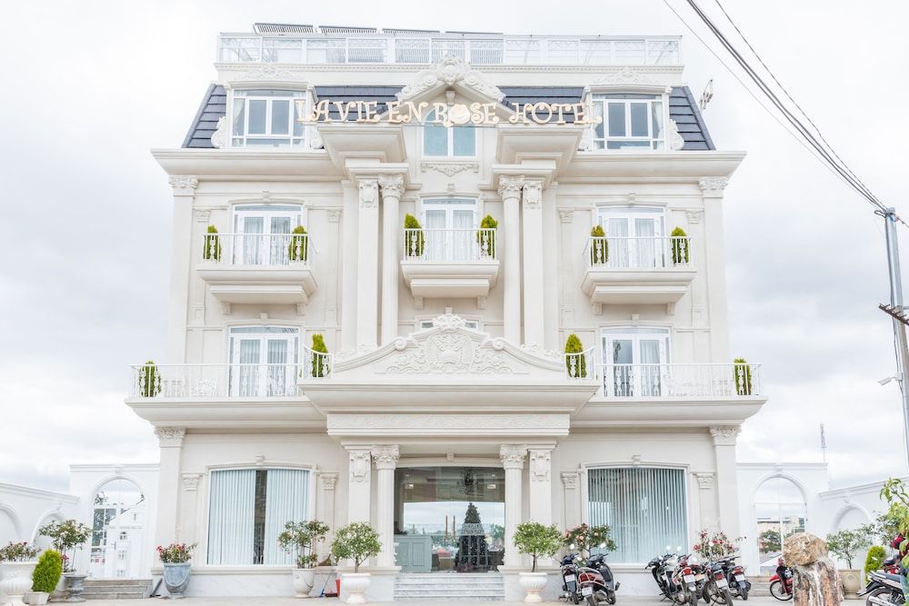 undefined La Vie En Rose 6