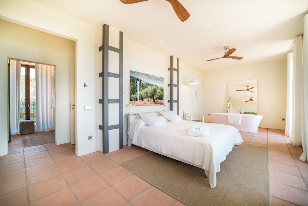 Cortijo LA Almazara Design House 3