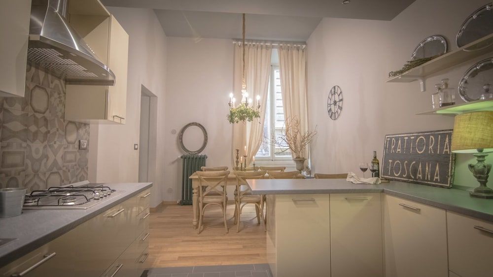 Breathtaking 4BD Apt 5min Walk to Duomo Apartment, 4 Bedrooms 17