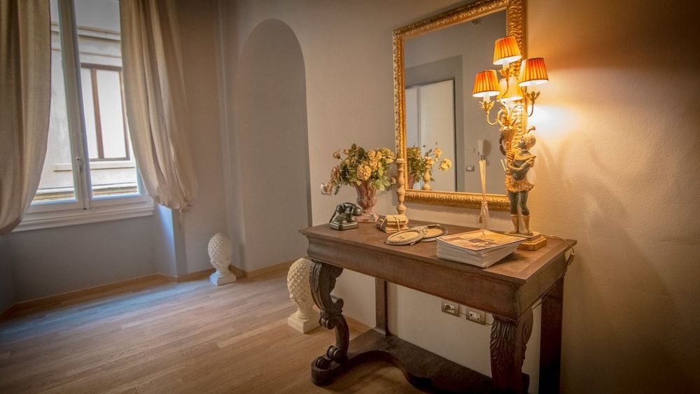 Breathtaking 4BD Apt 5min Walk to Duomo Apartment, 4 Bedrooms 30