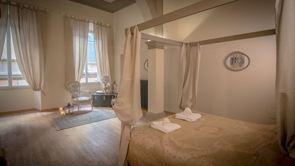 Breathtaking 4BD Apt 5min Walk to Duomo Apartment, 4 Bedrooms 16