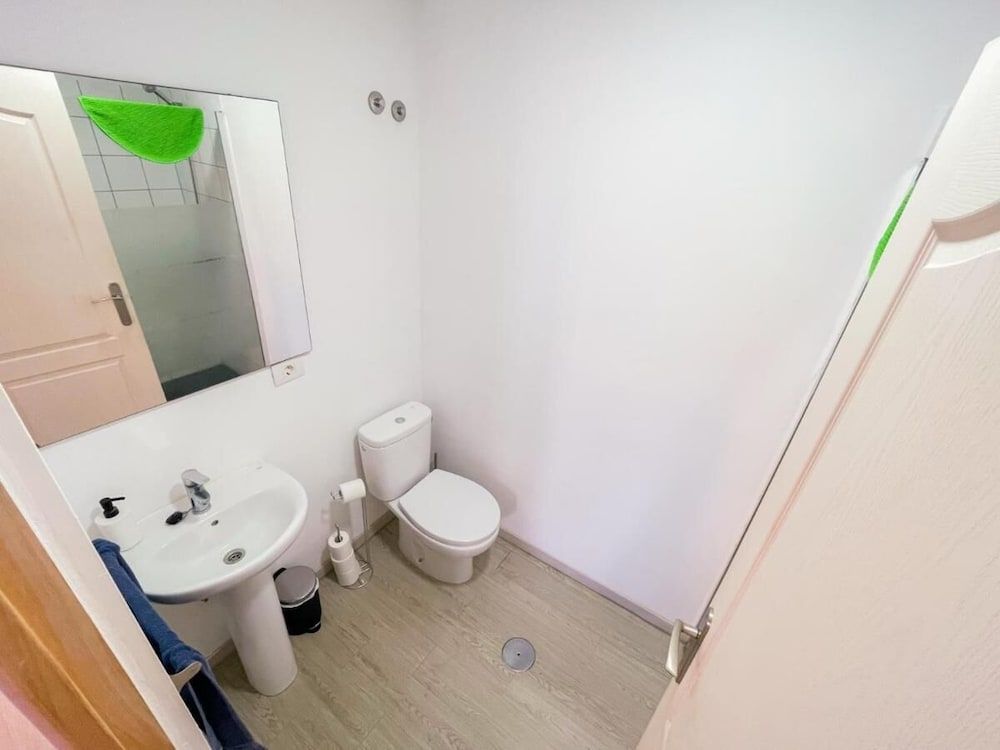 Standard Shared Dormitory, Women only