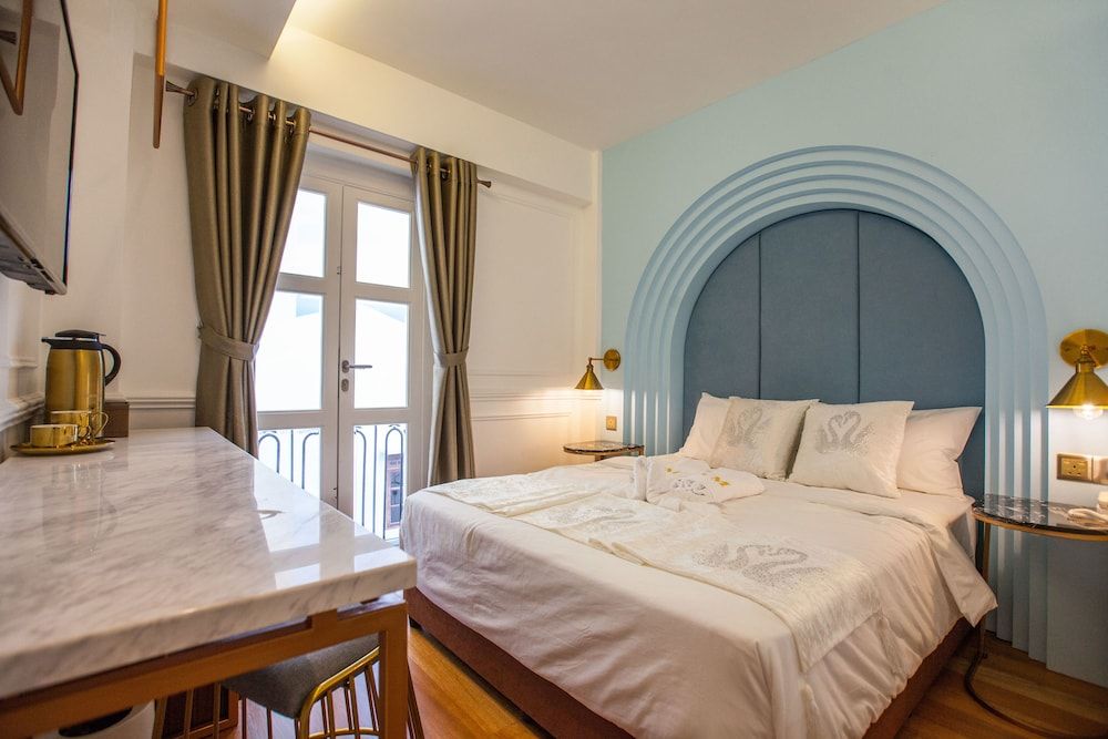 White Mansion Penang Deluxe Room, 1 Queen Bed, Balcony 2