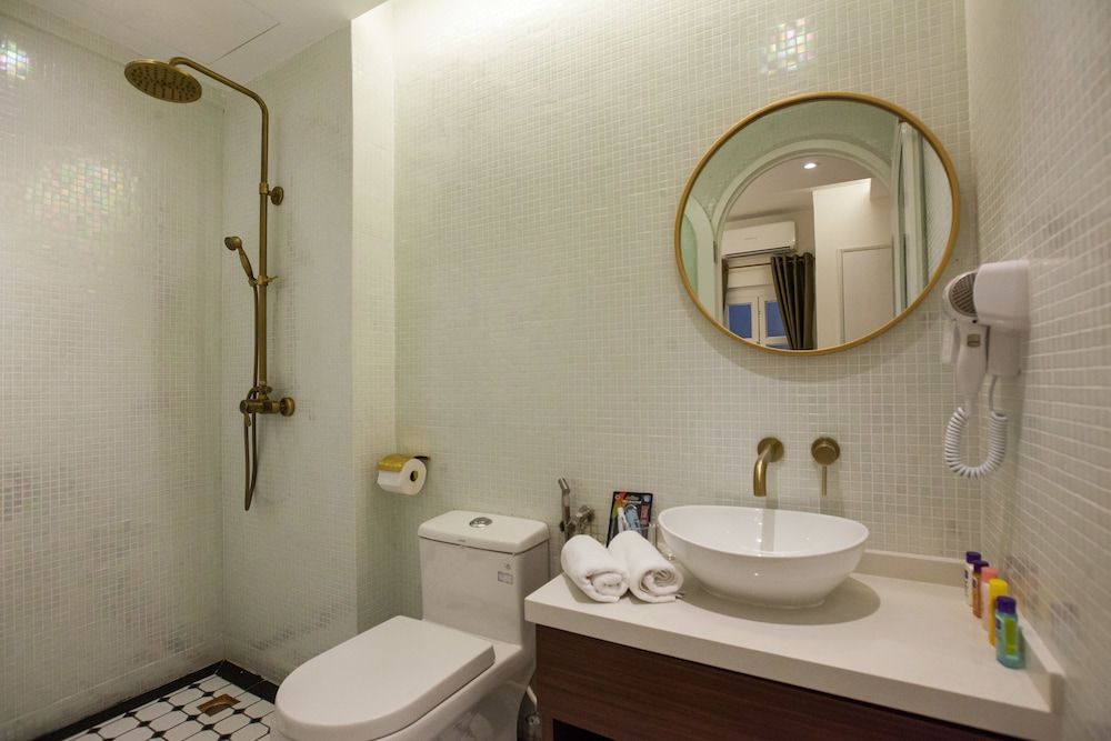 White Mansion Penang Deluxe Room, 1 Queen Bed, Balcony 9