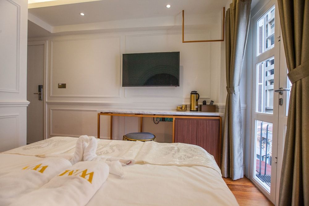 White Mansion Penang Deluxe Room, 1 Queen Bed, Balcony 3