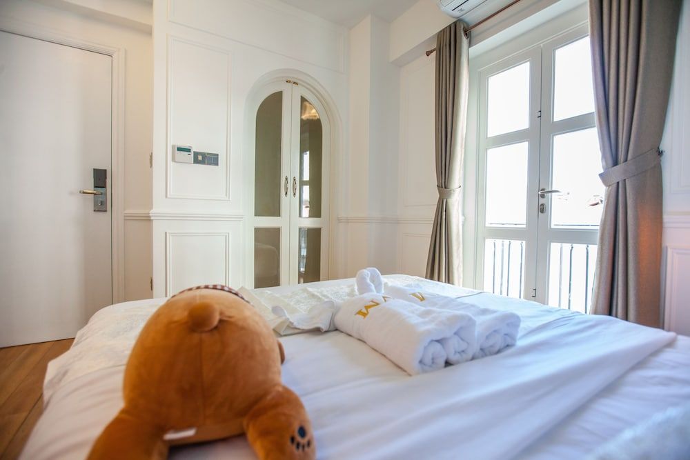 White Mansion Penang Deluxe Room, 1 Queen Bed, Balcony 7