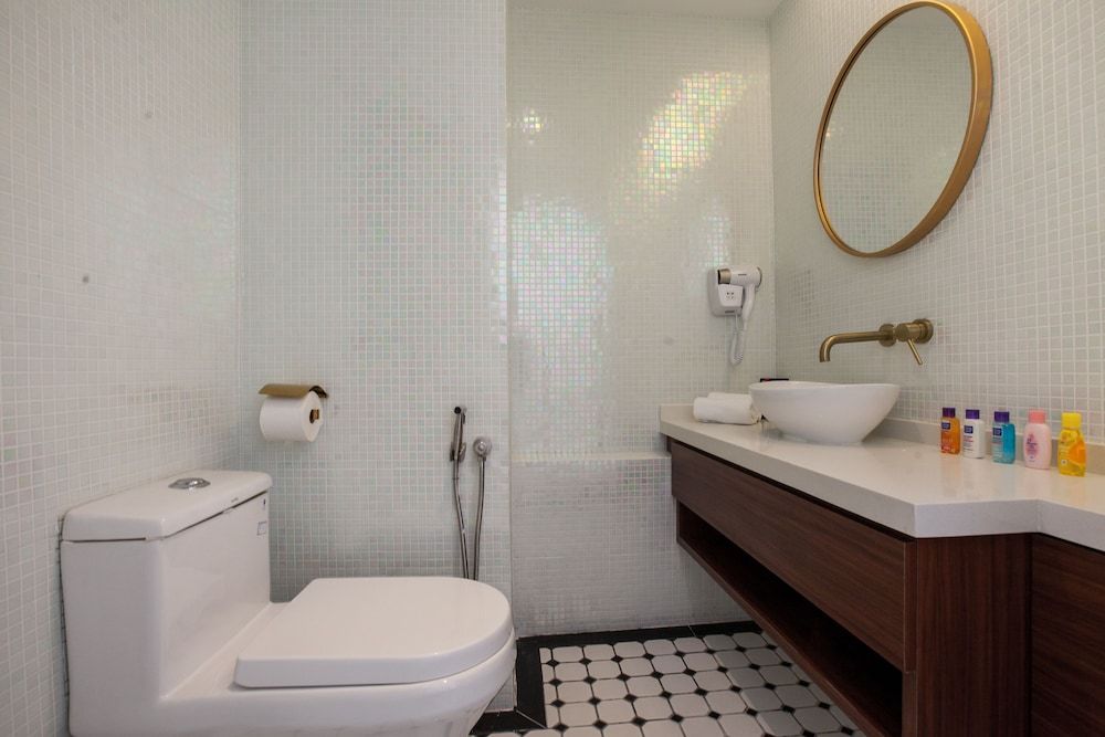 White Mansion Penang Deluxe Room, 1 Queen Bed, Balcony 8