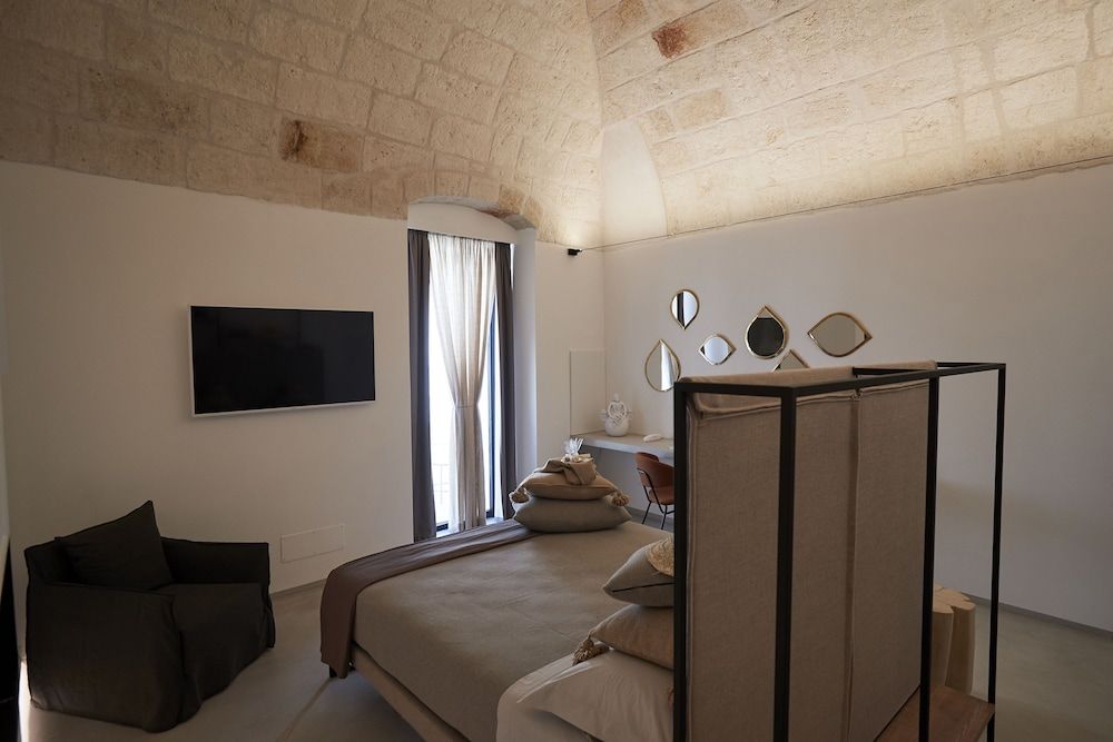 Musae Relais & Spa Deluxe Suite, Hot Tub, City View 10