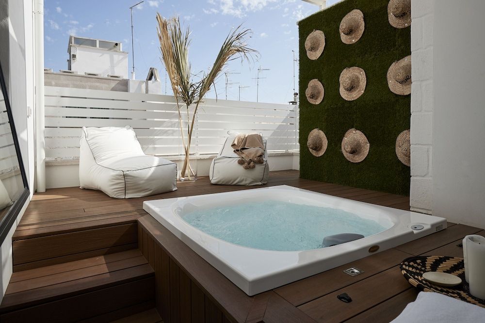 Musae Relais & Spa Suite, Hot Tub, City View 3
