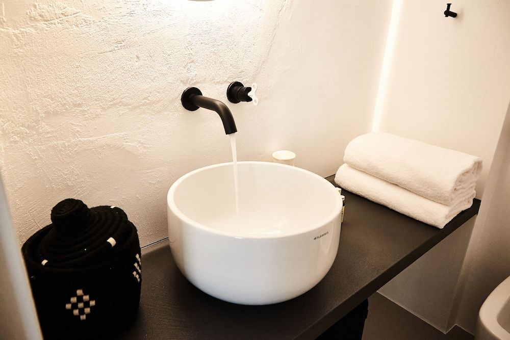 Musae Relais & Spa Luxury Suite, Jetted Tub 6