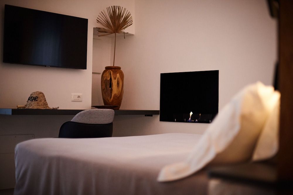 Musae Relais & Spa Luxury Suite, Jetted Tub 7