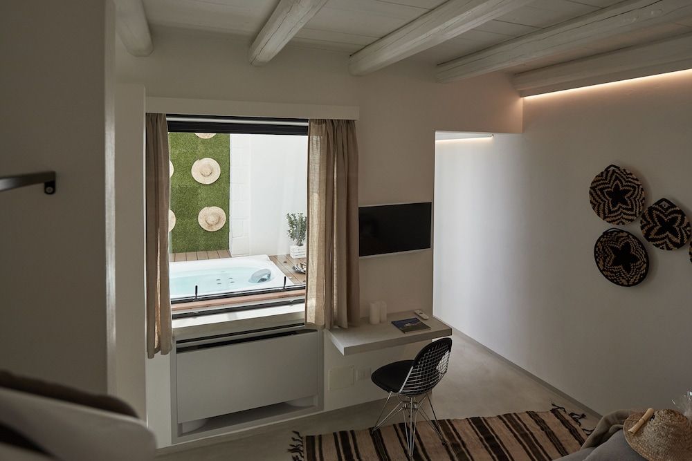 Musae Relais & Spa Suite, Hot Tub, City View 9