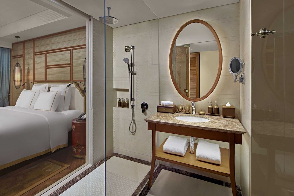 Grand Mercure Hanoi Deluxe Room, 1 King Bed 6