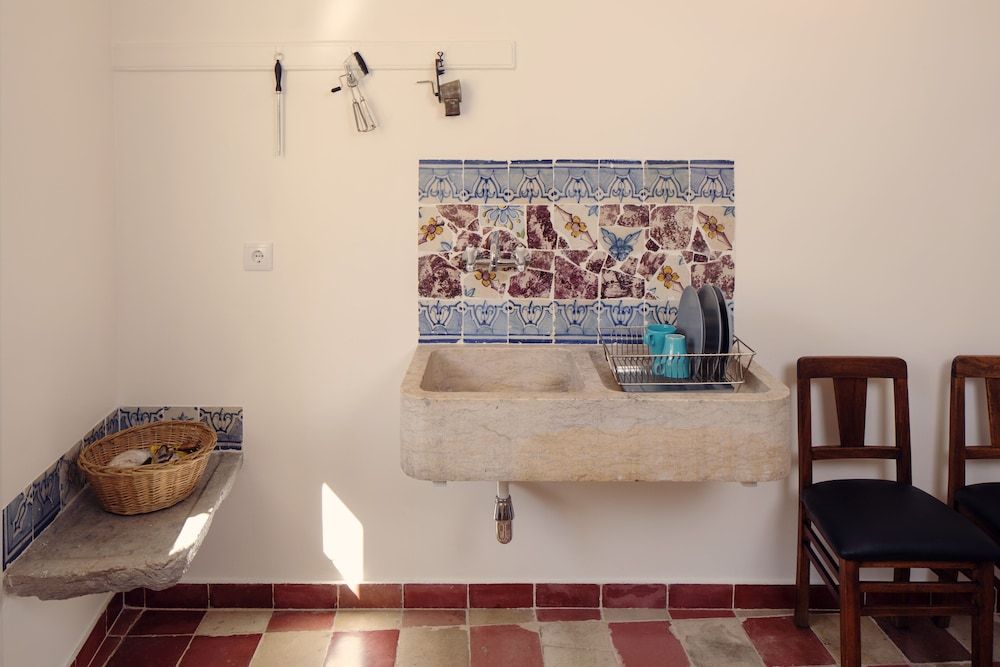 Lisbon Calling Rooms & Studio Design Double Room 6