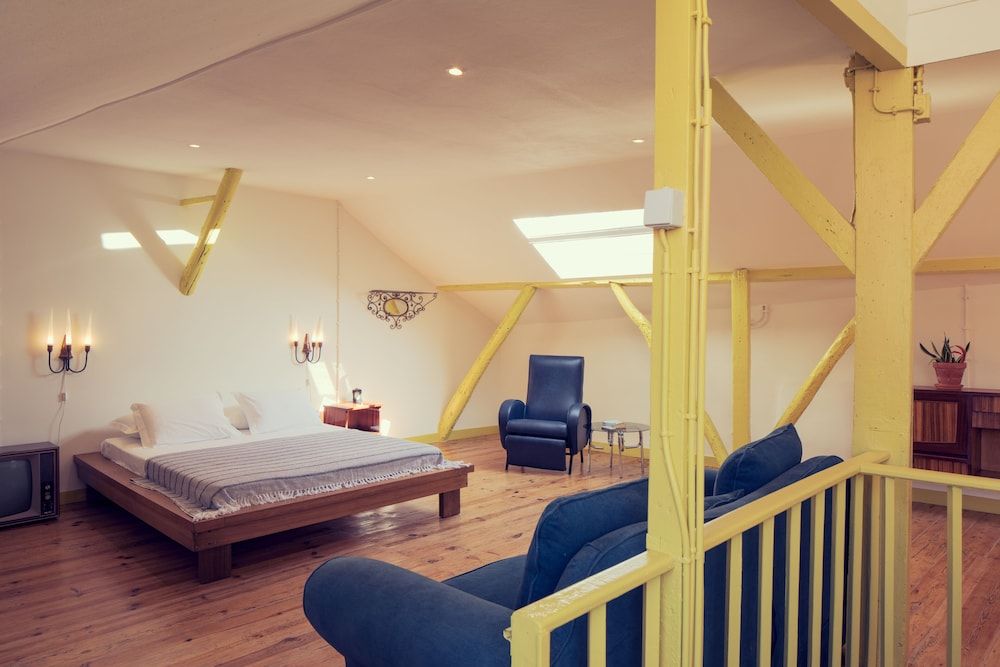 undefined Lisbon Calling Rooms & Studio