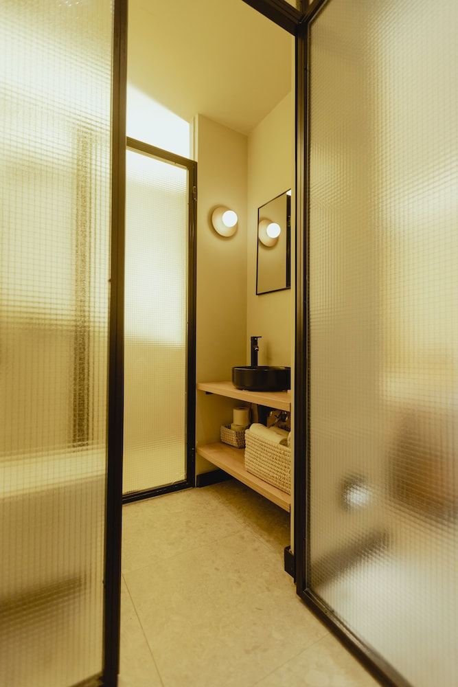 Metis Urbane Living Spaces Economy Room 8