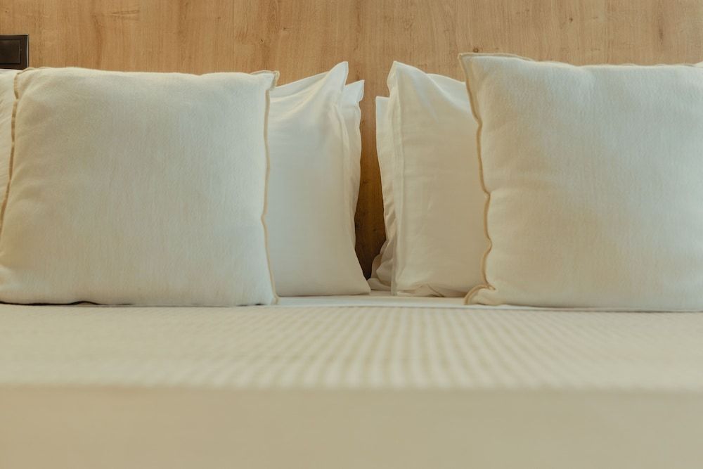 Metis Urbane Living Spaces Economy Double Room, 1 Queen Bed, Non Smoking (Skylight) 3