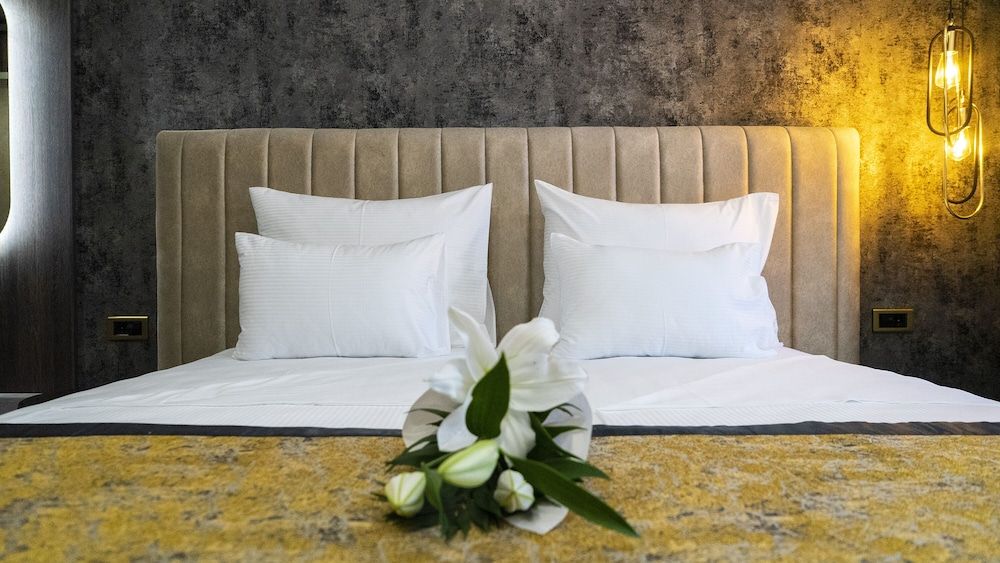 Deluxe Double Room (106)