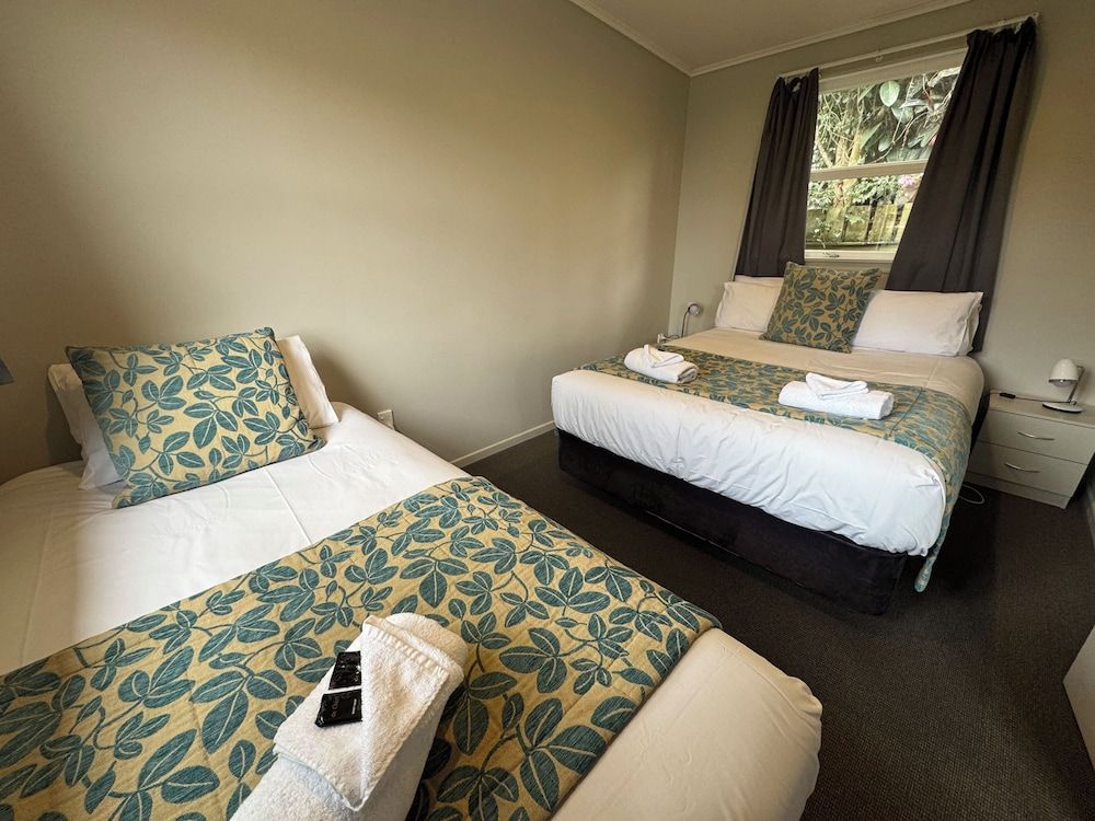 Comfort Inn Sunset Single Bedroom Garden Courtyard 2