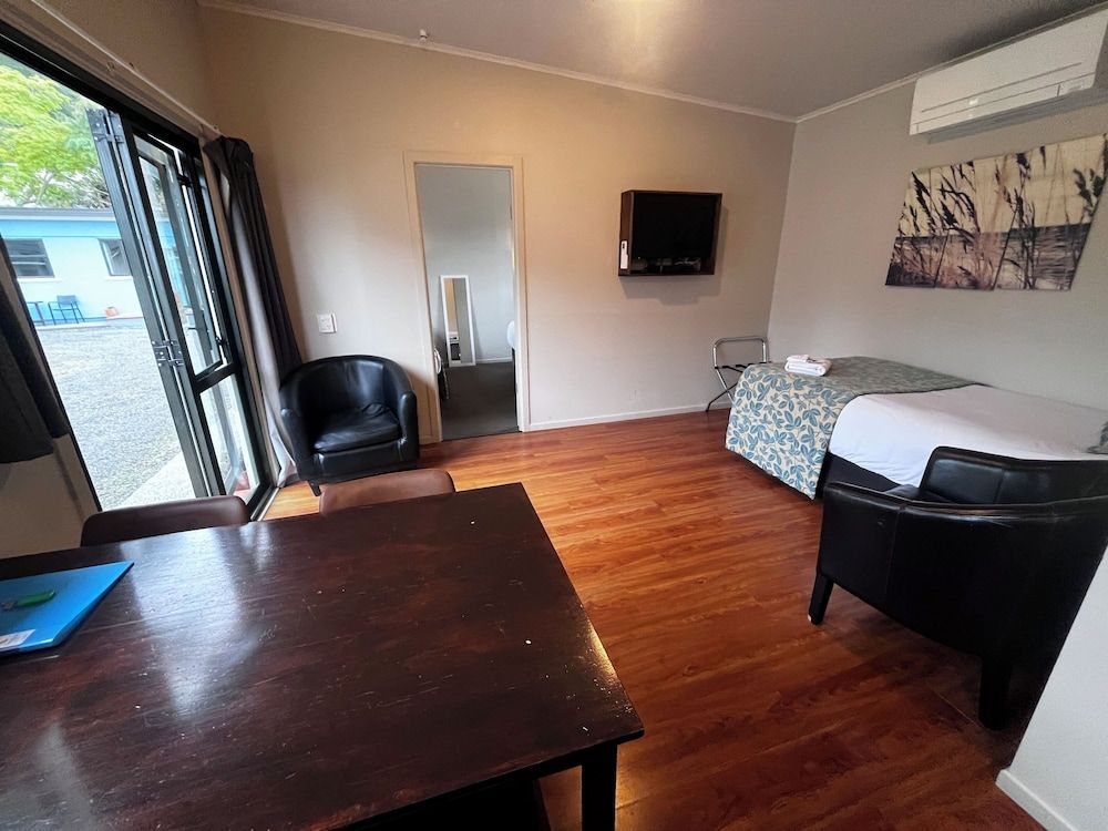 Comfort Inn Sunset Single Bedroom Garden Courtyard Unit 3