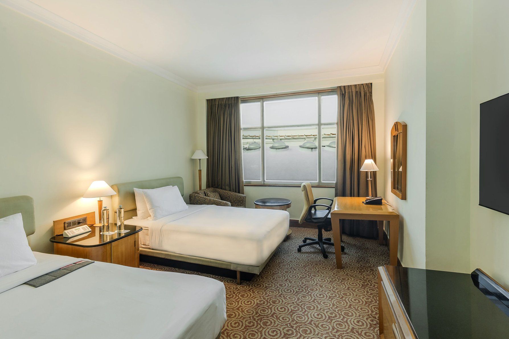Royal Club Room Twin, Larger Guest room, Twin
