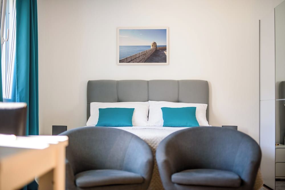 California Apartments II Comfort Studio Suite, Pool View 6